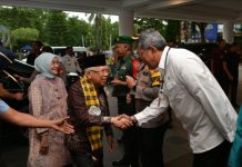 Pj Wali Kota Kendari dan Pj Ketua TP PKK Sambut Kedatangan Wapres RI di Kendari