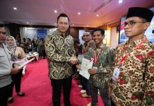 Menteri ATR/BPN Serahkan 1.640 Sertipikat Tanah di Sultra