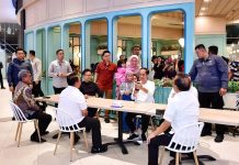 Presiden Jokowi Sapa Warga dan Santap Nasi Goreng di The Park Kendari