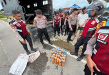 Polda Sultra Amankan Puluhan Liter Miras Tradisional Jenis Ballo di Kendari