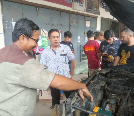 Satu Unit Mobil Pick Up Dibakar OTK Didepan Kampus UHO Kendari