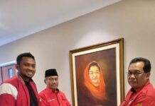 Calon Bupati Bachrun Terima Surat Tugas dari DPP PDI-P Untuk Maju Di Pilkada Muna