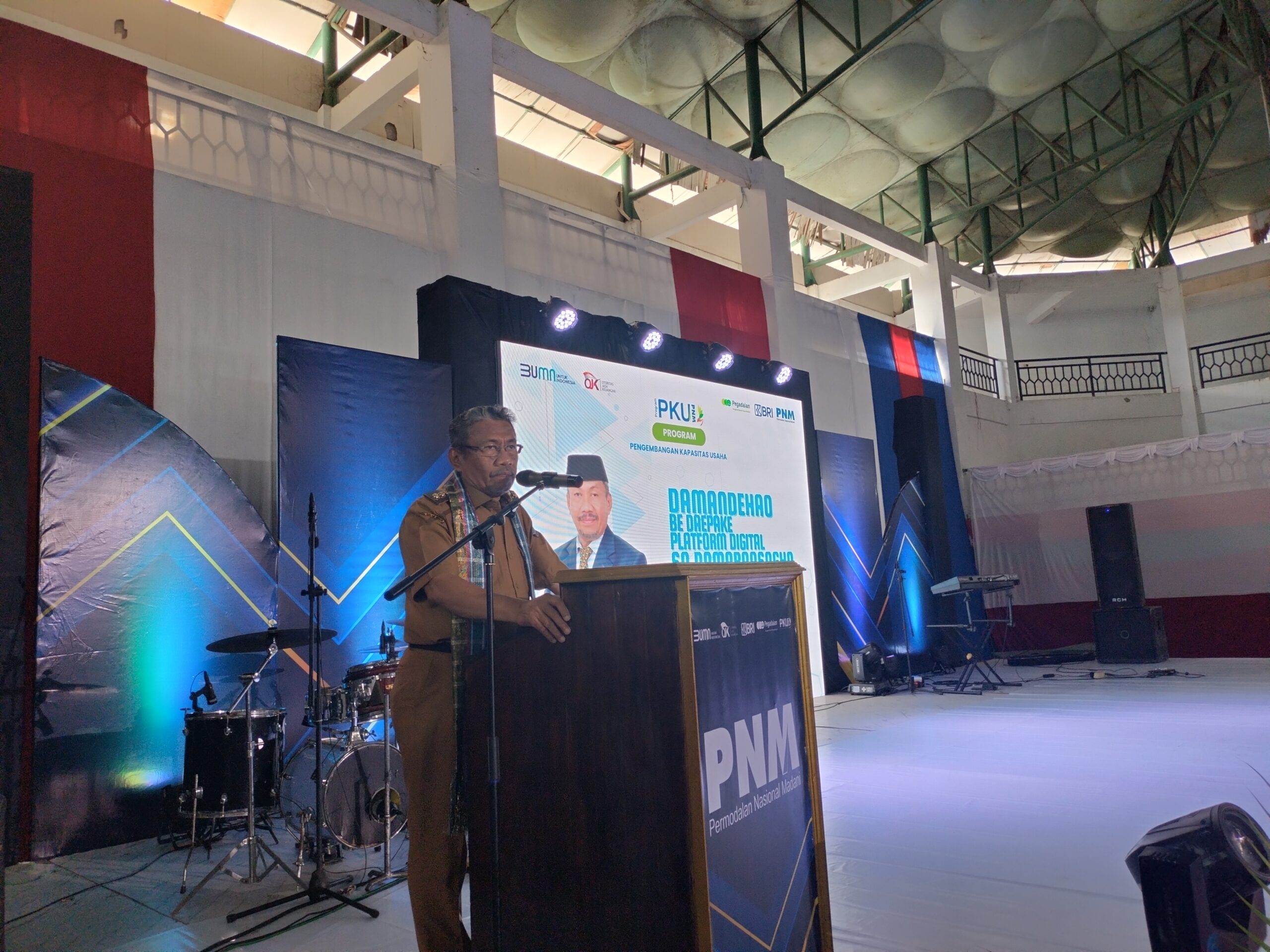 Plt Bupati Muna Buka Kegiatan Program Pengembangan Kapasitas Usaha yang Dihadiri Ratusan Nasabah PNM