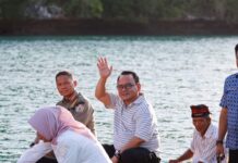 Pj Gubernur Sultra Kunjungi Wisata Danau Napabale di Muna