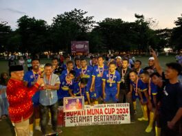 Disaksikan Ribuan Pasang Mata, Bachrun Labuta Tutup Turnamen Sepakbola Bupati Muna Cup 1