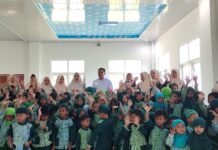 Tumbuhkan Minat Baca Anak Sejak Usia Dini, TK/Paud RA Perwanida 1 Raha Kunjungi Dispersip Muna