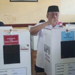 Salurkan Hak Pilihnya di TPS 11 Batalaiworu, Bachrun Imbau Tetap Jaga Kamtibmas Saat Proses Pilkada Berlangsung