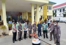 Kejari Muna Musnahkan Barang Bukti 31 Perkara, Termasuk Narkotika dan Kosmetik Ilegal