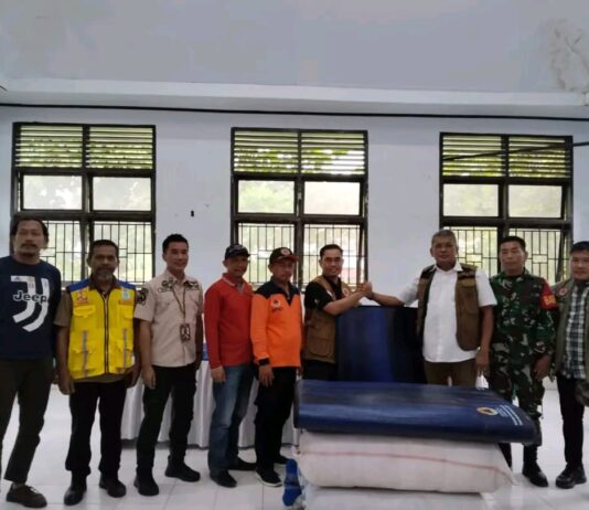 BPBD Sultra Serahkan Bantuan untuk Warga Terdampak Gempa Bumi di Koltim