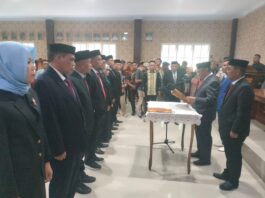 Bupati Bachrun Lantik 8 Pejabat Eselon II Lingkup Pemkab Muna